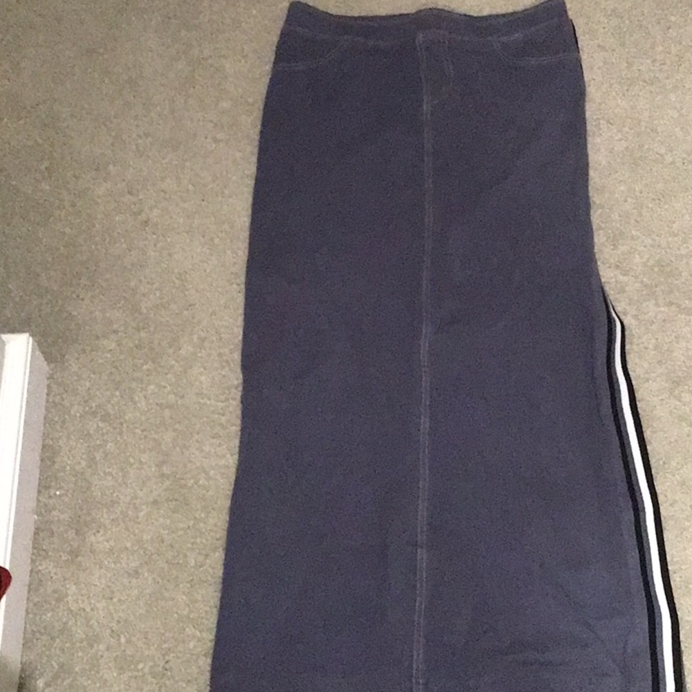 Hard tail racer stripe skirt! Excellent condition no flaws!